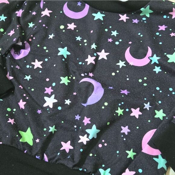 Galaxy stars and moon pattern glow in the dark 2-piece pajama set - Picture 7 of 16